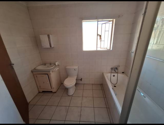 3 BEDROOM TOWNHOUSE FOR SALE IN VANDERBIJLPARK SE 3